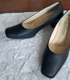 パンプス　黒　２３センチ　美品