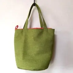 緑色の円筒形トートバッグ