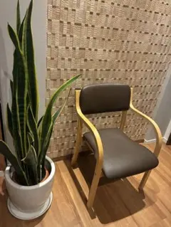 【美品】肘付き木製チェア (柔らかな流線形タイプ)