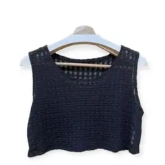 トップス　ノースリーブ　袖なし　ショート丈　ブラック　未使用に近い
