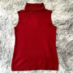美品✨【コムサイズム】赤 タートルネック ノースリーブ薄手ニット M 重ね着