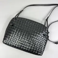 【極美品】ボッテガ ショルダーバッグ イントレチャート レザー シルバー 黒