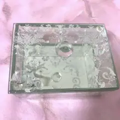ローラアシュレイ　グラス　ジュエリーボックス