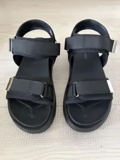 ブラック サンダル