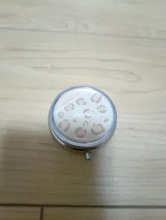 ヒョウ柄ミラー付きアクセサリーケース