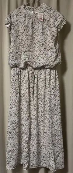 新品　ワンピース　ドット