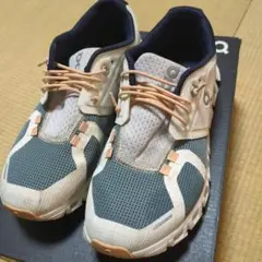 スニーカー　on