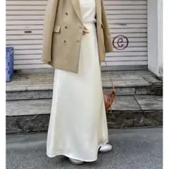 サテンスカート　アイボリー