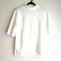 【超美品】ジャガードフリルネックTシャツ　5分袖　白