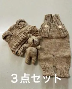 ベージュのオールインワン・帽子・ぬいぐるみセット　ニューボーンフォト