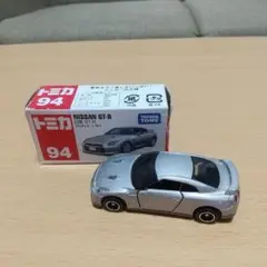 トミカ NISSAN GT-R ミニカー 箱付き