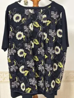 大きなサイズ　花柄刺繍 長袖Tシャツ ネイビー