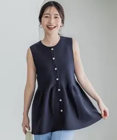 新品　coca　パール釦スポンディッシュニットペプラムベスト　ネイビー　Mサイズ