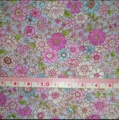 はぎれ　花柄　小花　パープル　約35cm✕30cm　★１枚