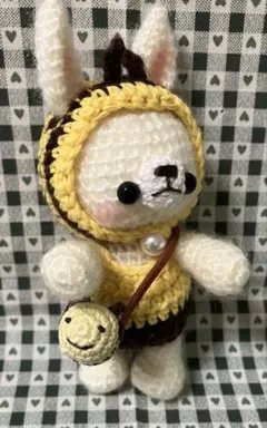 うさハチちゃん　あみぐるみ　ハンドメイド