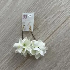ホワイトフラワーピアス
