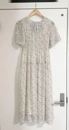［ほぼ新品］natural couture ワンピース　花柄