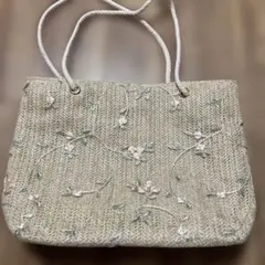 花柄刺繍入りベージュかごバッグ