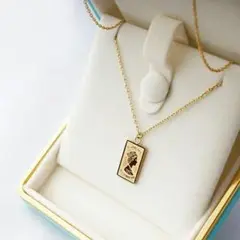 18 K金鎖骨ネックレス 四角いkp