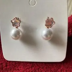 パールと星型デザインのピアス