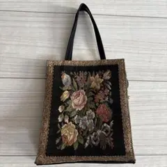 花柄刺繍トートバッグ　中にポケット二つあります