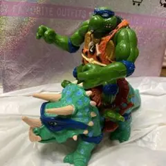 ミュータント・タートルズ ケイブ レオと恐竜ディンギー・ディノ フィギュア ミュータント・タートルズ ケイブ レオと恐竜ディンギー・ディノ