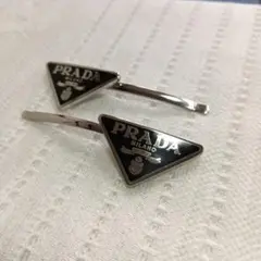 新品✨PRADA シルバー三角ヘアピン 黒　2個セット