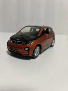 【新品、正規品】BMW I3 ミニカー BMW 1/32 i3 赤 ミニカー ヘッドライト＆テールライト点灯