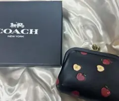 希少✨美品✨COACH がま口財布　りんご柄　ブラック COACH がま口財布 リンゴ