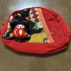 猫キャラクター付き赤ポーチ