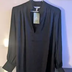 H&M 黒Vネック長袖シャツ 身幅約59cmの大きめ S　実際M〜L　新品タグ付