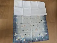HANAE　MORIのハンカチと端に刺繍がはいった美しい藤色のハンカチセット