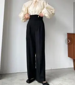 美品 Louere ツータックスラックス ハイウエストパンツ ブラック M