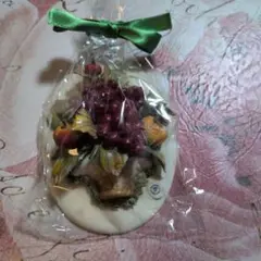 果物バスケットの陶器レリーフ