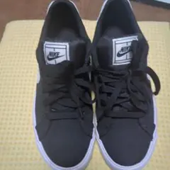 Nike ブラック キャンバス スニーカー