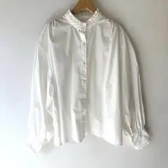 ホワイトフリルスタンドカラーシャツ