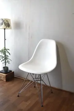 Vitra Eames Plastic chair