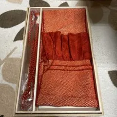美品朱色の帯揚げと帯留めセット(箱無し)