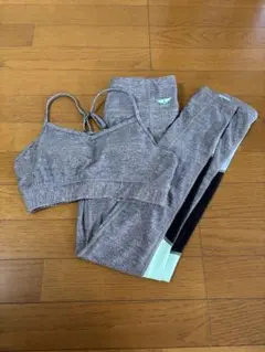 SPOUT.Ｍサイズ!水陸両用！グレー 、スポーツブラとレギンスセット
