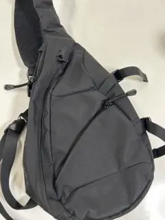 ジーナシス　ボディバック　黒