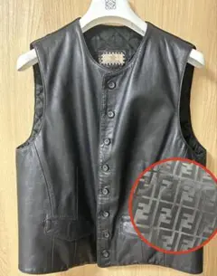 FENDIフェンディ★レザーベスト　ジレ　本革　ズッカ柄　ロゴ　ヴィンテージ 2025年最新】Fendi メンズ ベストの人気アイテム - メルカリ