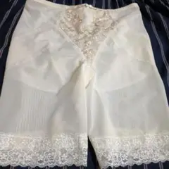 クリーム色刺繍レース下着