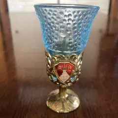ライトブルーのガラス製ショットグラス