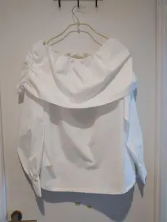 MIELI INVARIANT・長袖オフショルダートップス・白・Fサイズ