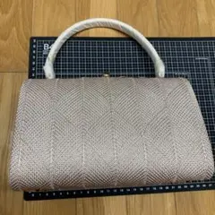 新品未使用　五嶋紐 バッグ　シャンパンゴールド系網目模様ハンドバッグ