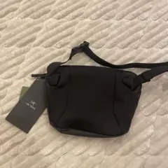 ARC'TERYX ブラックショルダーバッグ