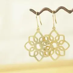 無垢真鍮 オープンワークフラワー ゴールド ピアス