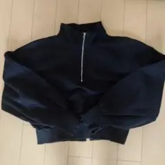 黒いハイネッククロップドスウェット　GU