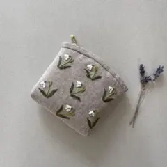 ファスナーポーチ　刺繍　スズラン