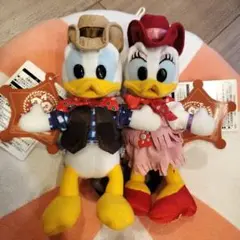 TDL33th　ウエスタンランド　ドナルド　デイジー　ぬいぐるみバッジ